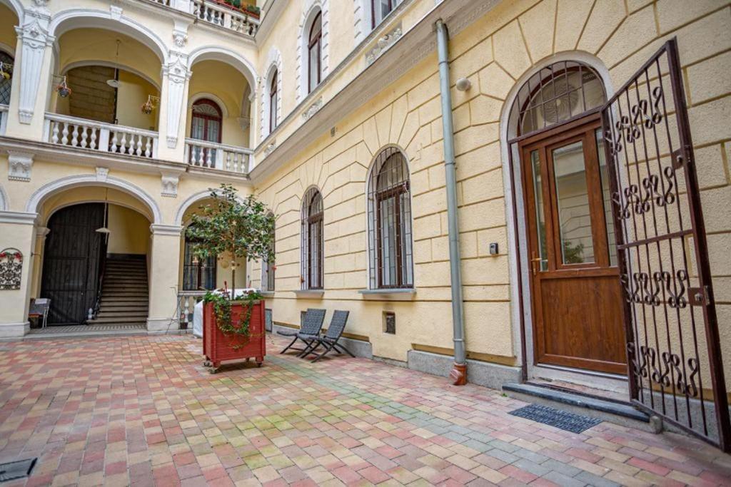 Boutique Apartment In Akacfa Street Budapest Exterior photo